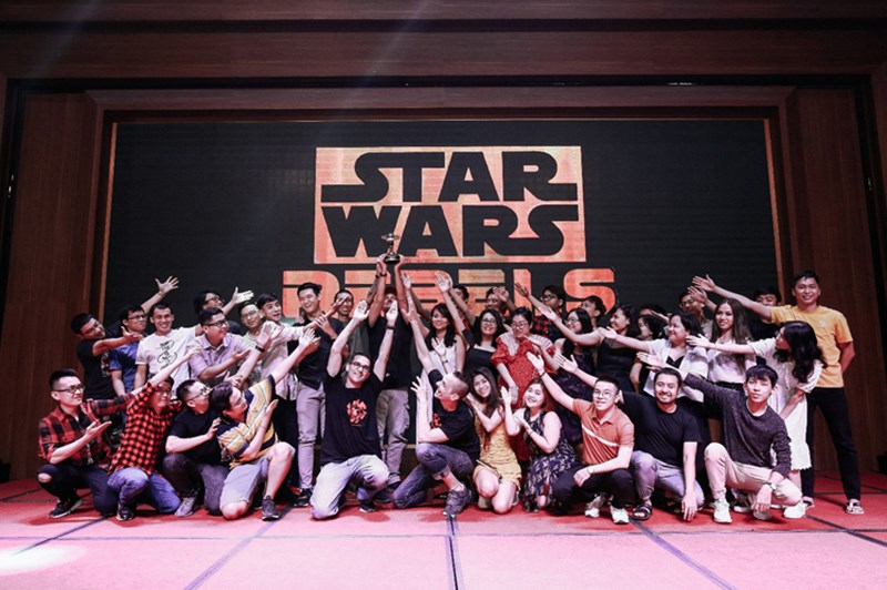 Đội ngũ phát triển của Sparx* tại sự kiện của Star Wars Rebel